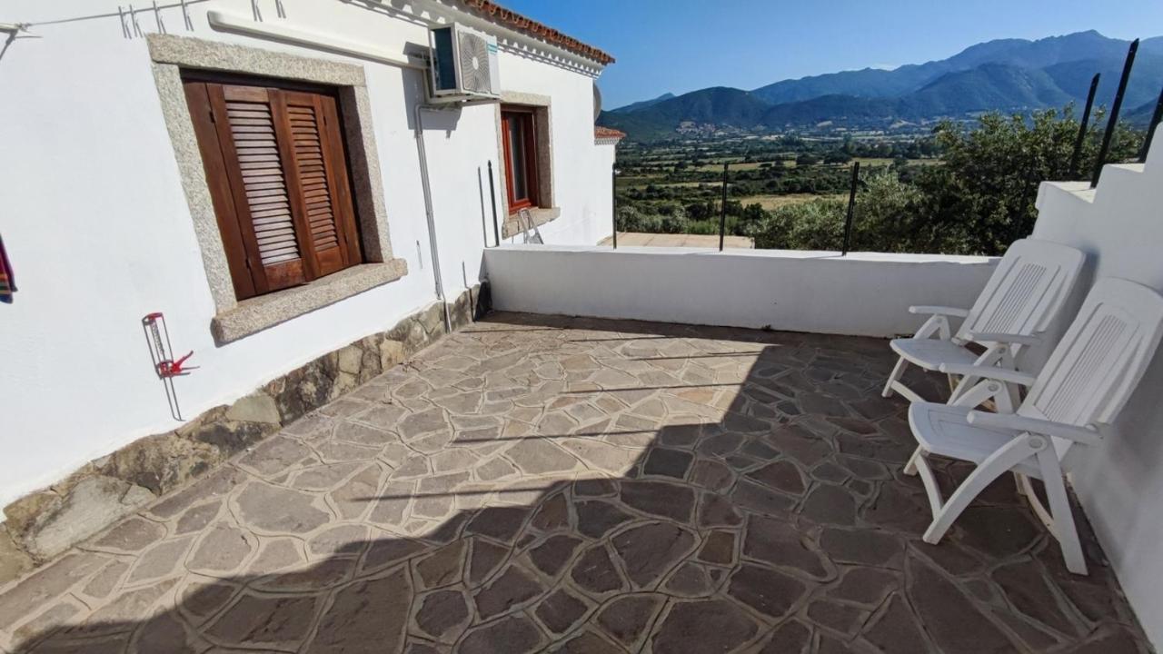 Casa L'Ulivariu Affittacamere San Teodoro  Eksteriør bilde